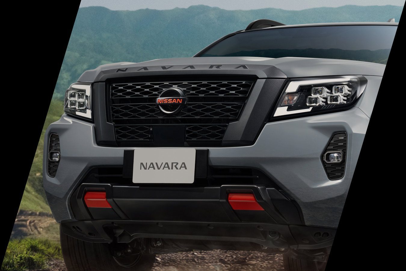 BLACK TONE GRILLE MATCHES THE QUAD-EYE LED HEADLAMPS WITH THE DAYTIME RUNNING LIGHT image